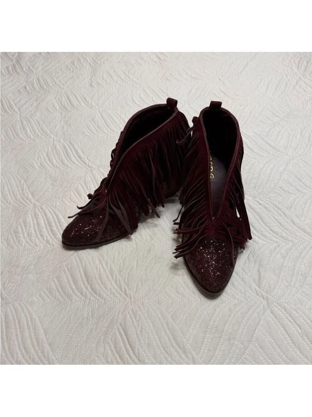 Wild G Women’s Maroon Glitter Fringe Ankle Boots. Size 9